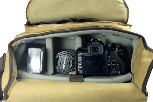 Leather and canvas camera bag for 3 lenses : interior