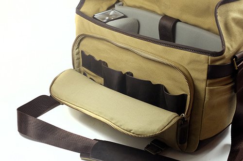 Leather and canvas camera bag for 3 lenses : storages