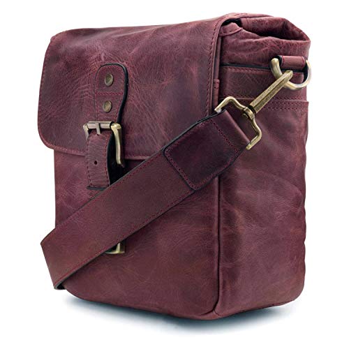 Rectangular camera bag camera bag in burgundy leather with shoulder strap