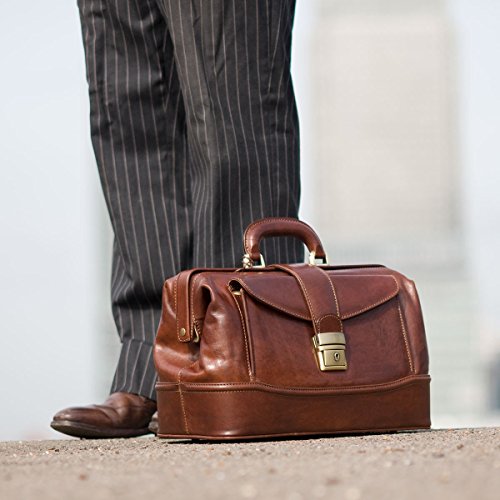 Brown leather briefcase Doctor Bags Maxwell Scott, full grain leather satchel of Italian manufacture, with vegetable tanning.