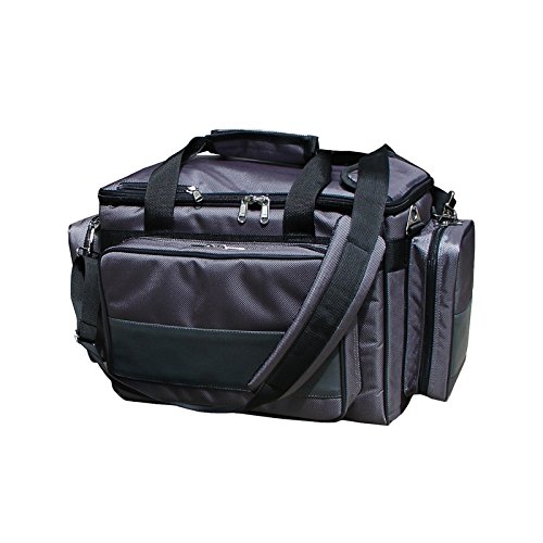 The grey Deluxe Med Bag for Nurses and Doctors is functional, made of soft, strong and waterproof fabric. Padded fabric and modular interior. 50x30x29,5 cm. Capacity 44 litres, weight 2,5kg. Supplied with ampoule holder and notepad.
