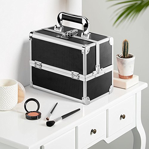 Ultra compact make-up case with mirror